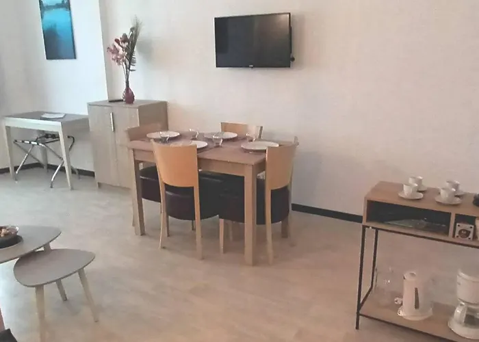 Grand Classe 2 Etoiles De 1 A 4 Personnes Апартаменты