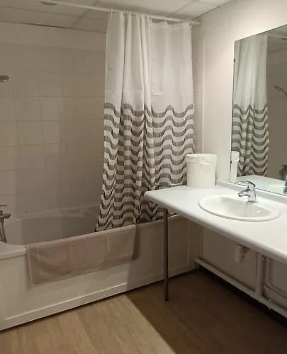 Grand Classe 2 Etoiles De 1 A 4 Personnes Апартаменты