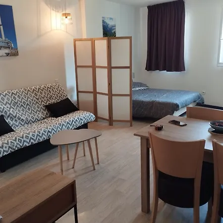 Grand Classe 2 Etoiles De 1 A 4 Personnes Apartment
